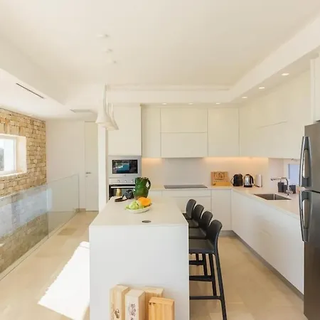 דירה Panitria With Infinity Pool אוסטוני